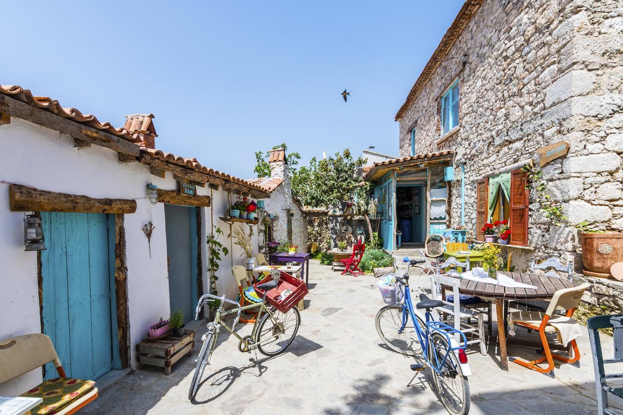 Hobbithousebademler Bed and Breakfast Urla Exterior foto