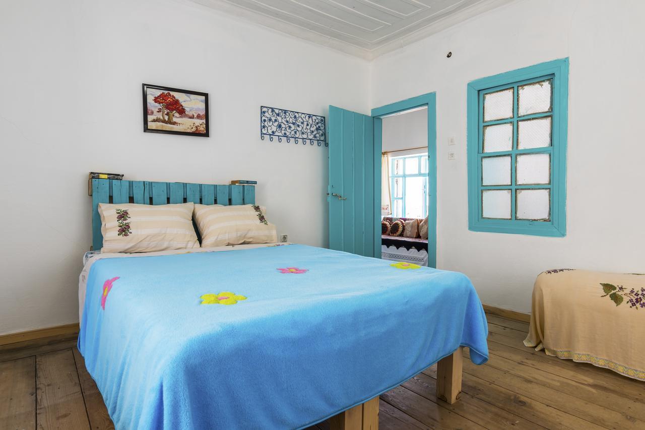 Hobbithousebademler Bed and Breakfast Urla Exterior foto