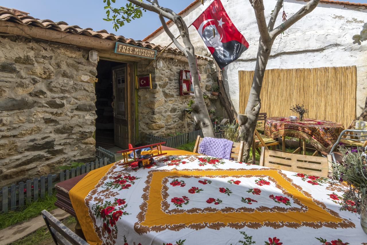 Hobbithousebademler Bed and Breakfast Urla Exterior foto