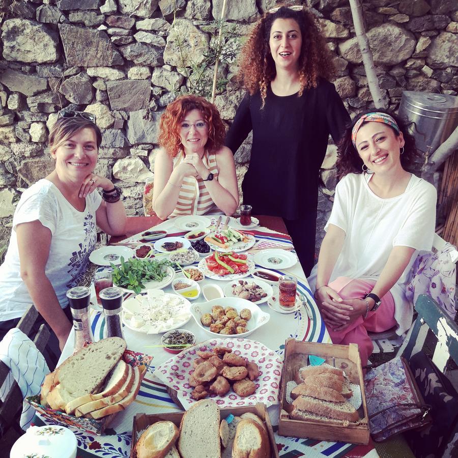 Hobbithousebademler Bed and Breakfast Urla Exterior foto